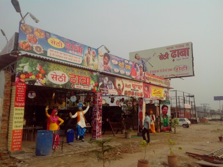 Fanfare of Gurdas Maan in Punjab (Wikimedia Commons)